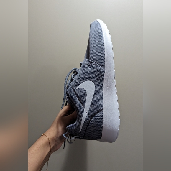 New Without Box Nike Cool Grey Size 9.5 Roshe One - Picture 1 of 7